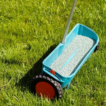 Gib deinem Rasen im Frühling neuen Schwung! – Wähle aus unseren hochwertigen Rasendüngern!