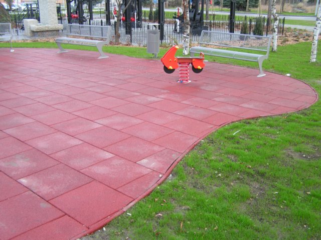 Gummiplatte geteilt Spielplatz Rot 30x1000x1000mm