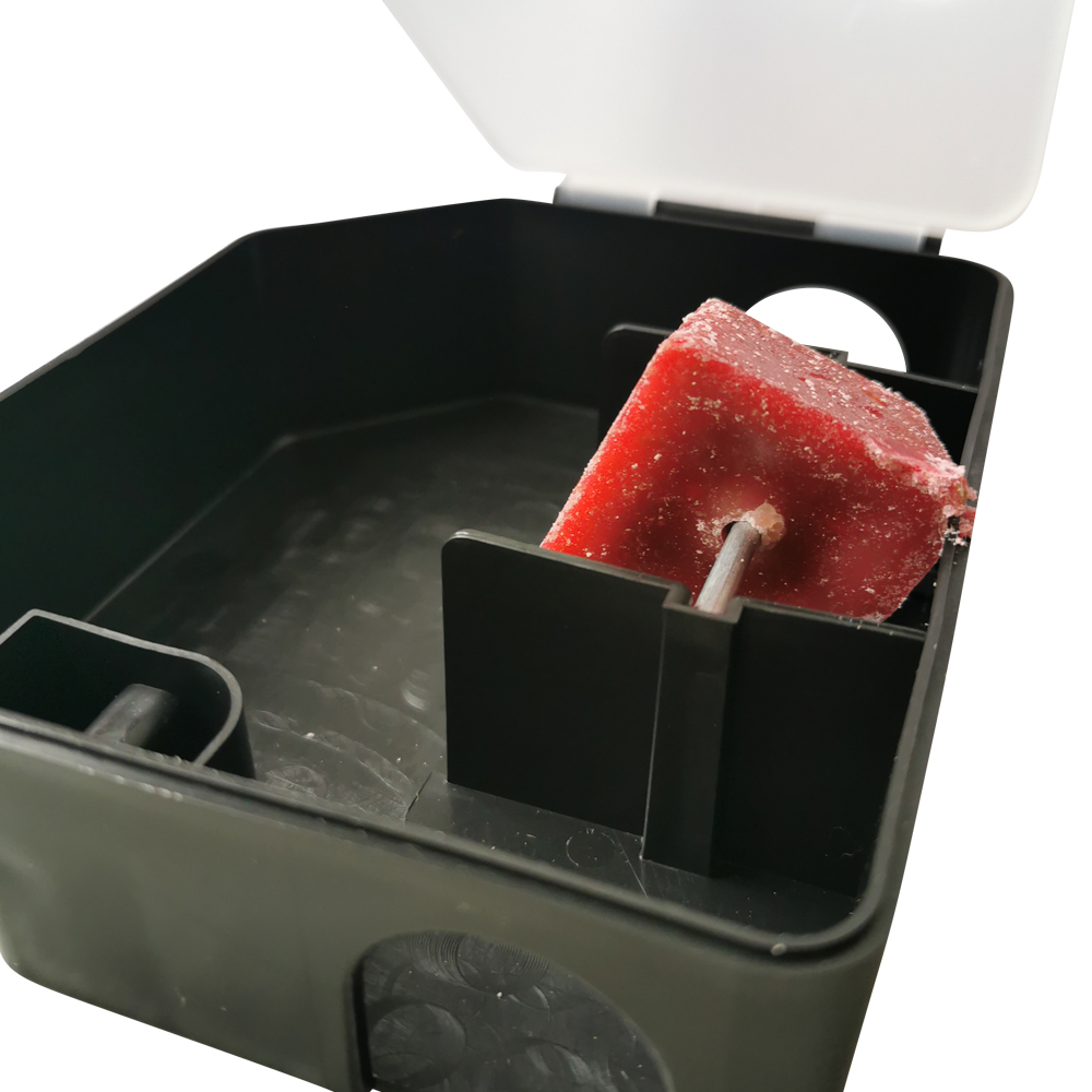 Egéretető doboz fém nyárssal IT