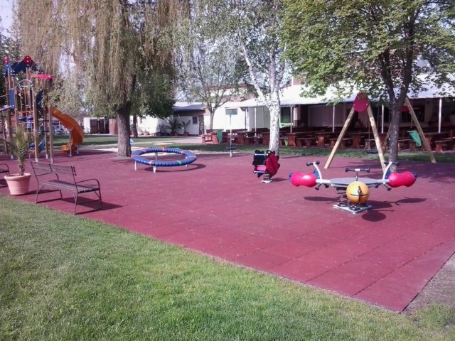 Rubber sheet split Playground Red 30x1000x1000mm